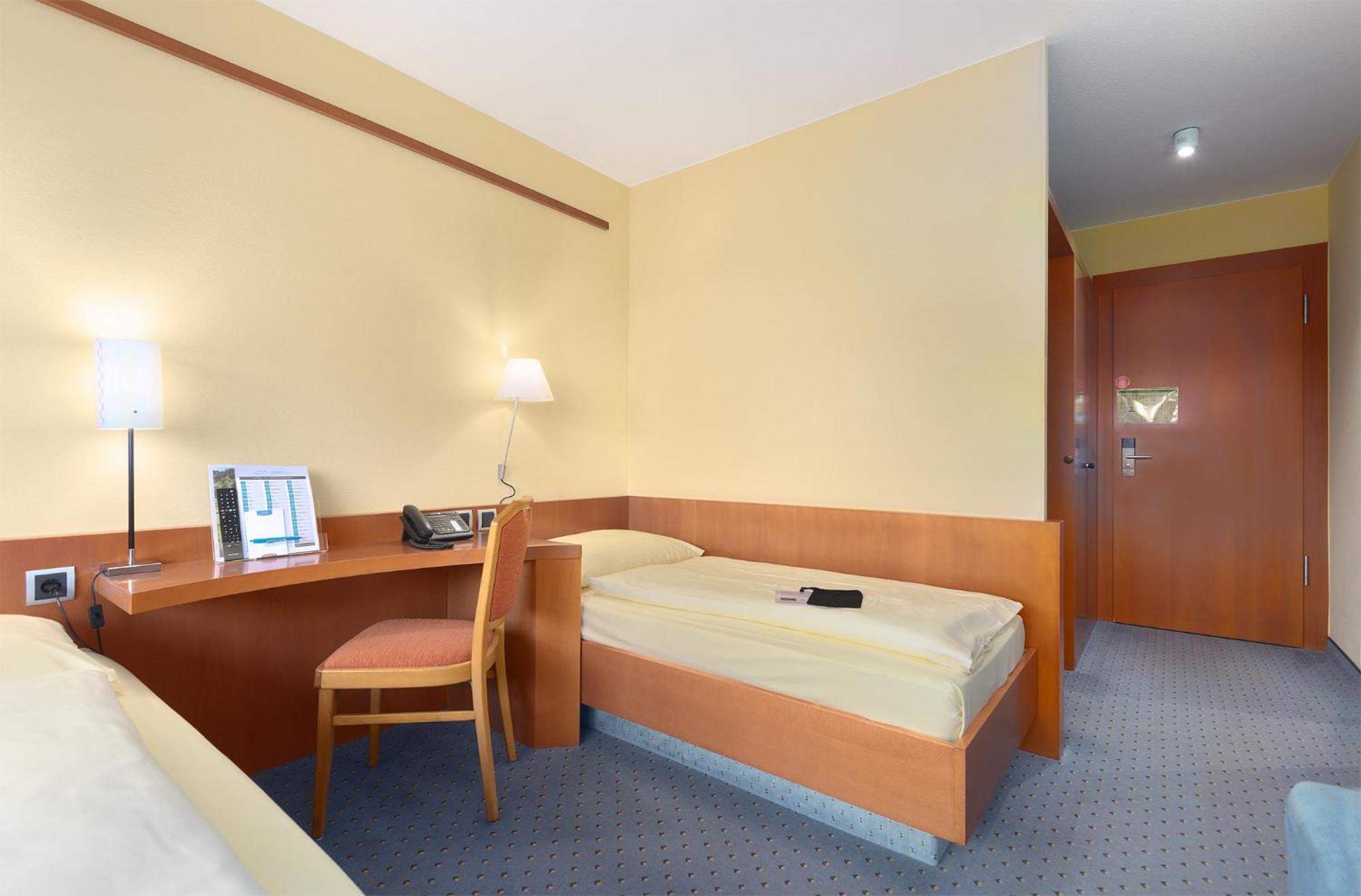 Trip Inn Landhotel Badsoden-Salmuenster บาด โซเดน-ซาลมึนสเตอร์ ภายนอก รูปภาพ